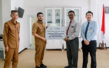 Bank Sultra Serahkan CSR Senilai Rp193 Juta untuk Pembangunan Rumah Ibadah dan Sanitasi di Kabupaten Buton